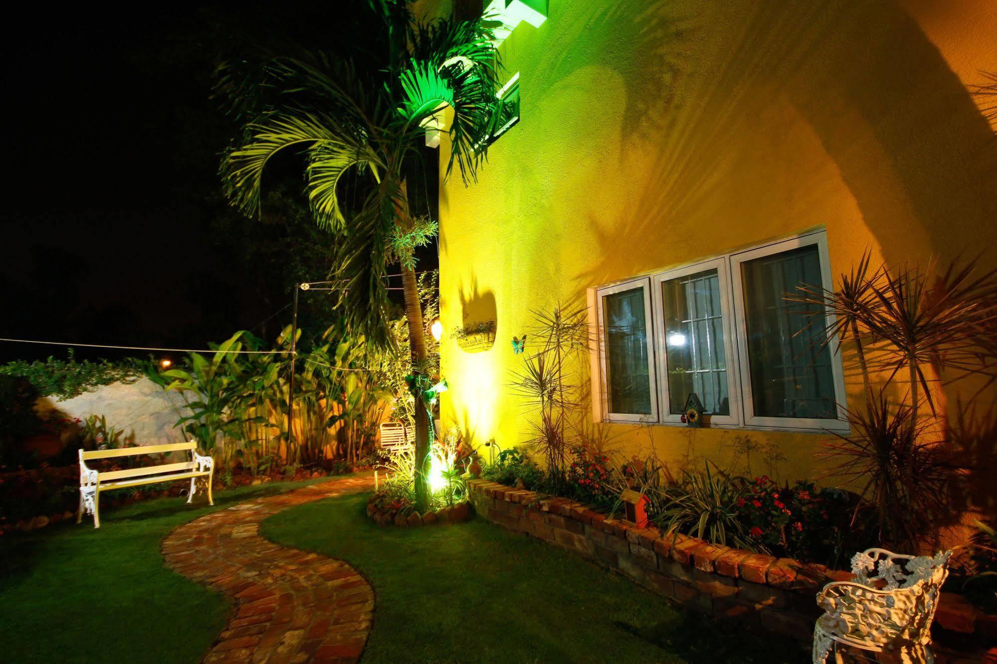 Cattleya Luxury Suites Kingston Exterior foto