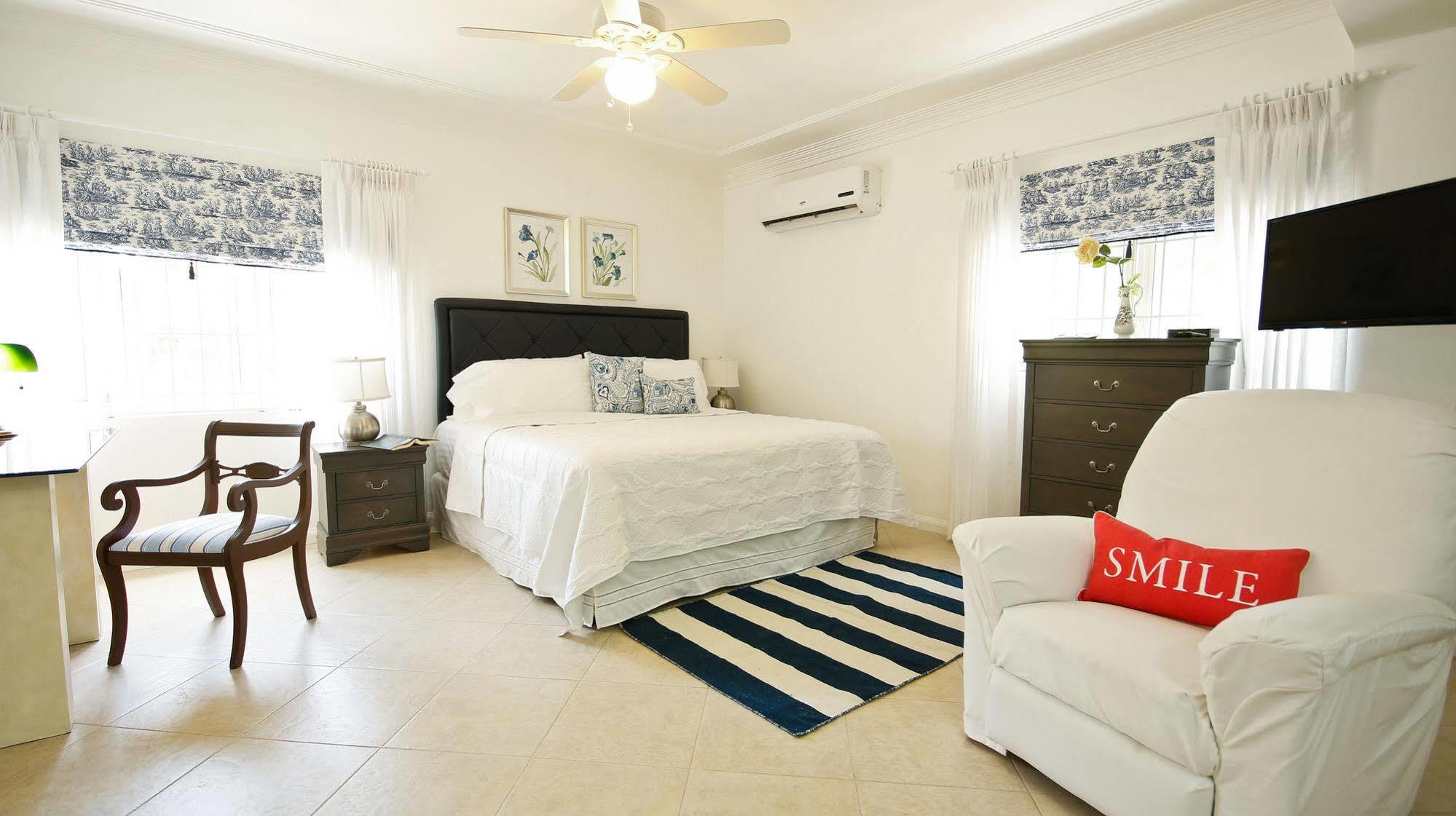 Cattleya Luxury Suites Kingston Exterior foto
